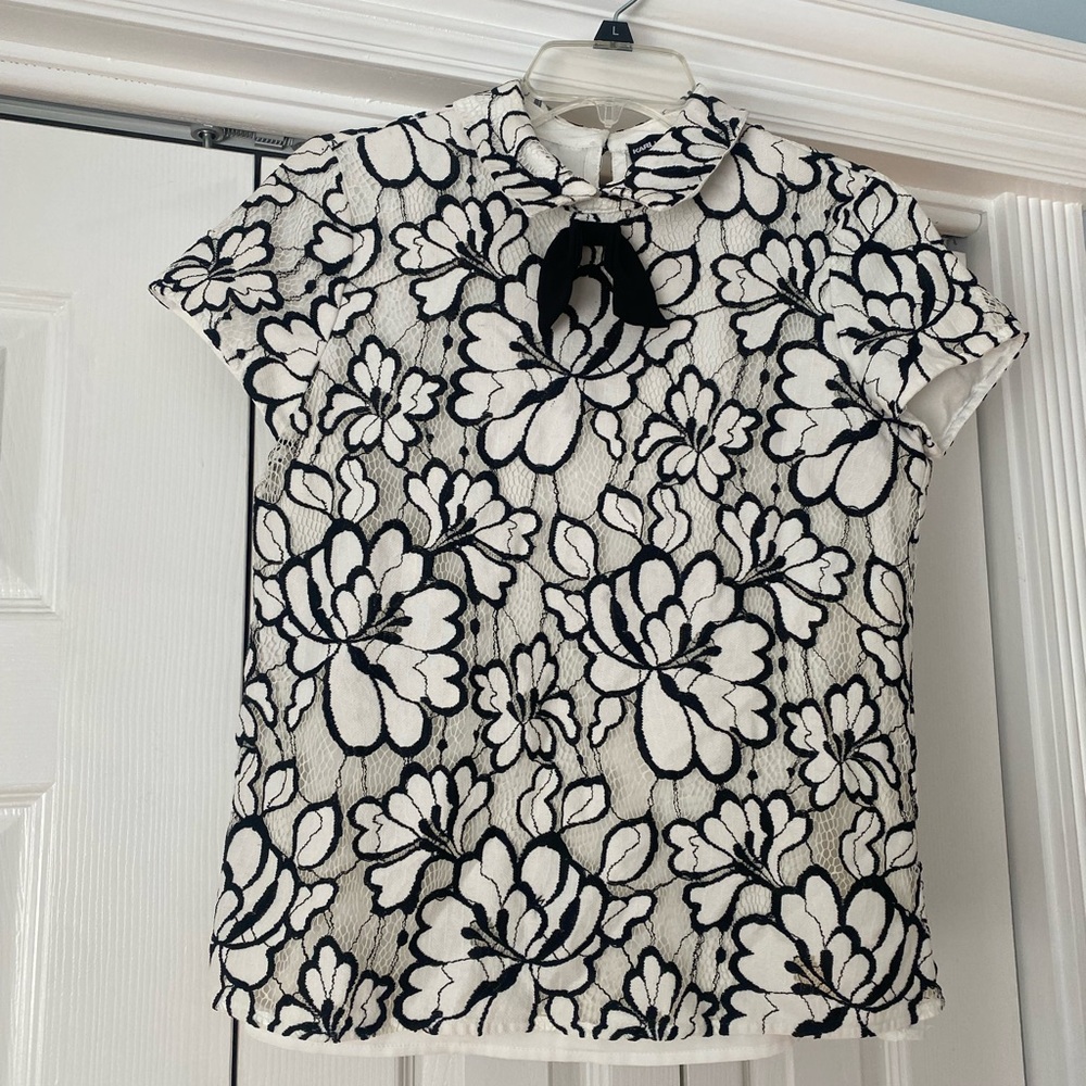 Black and white floral print top